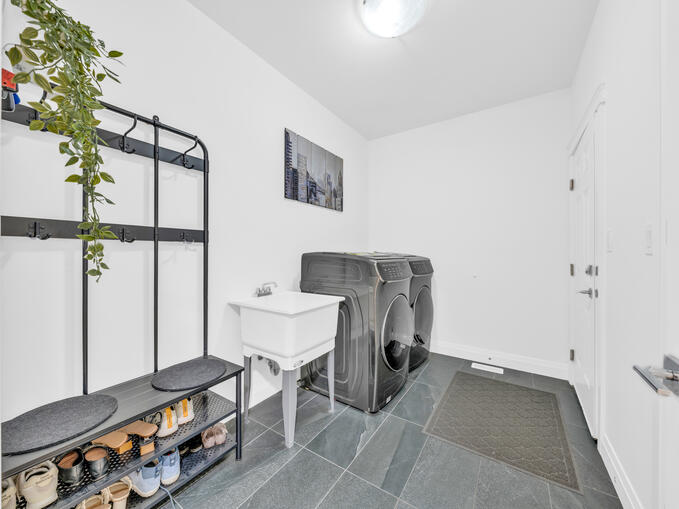 Mudroom / Laundry